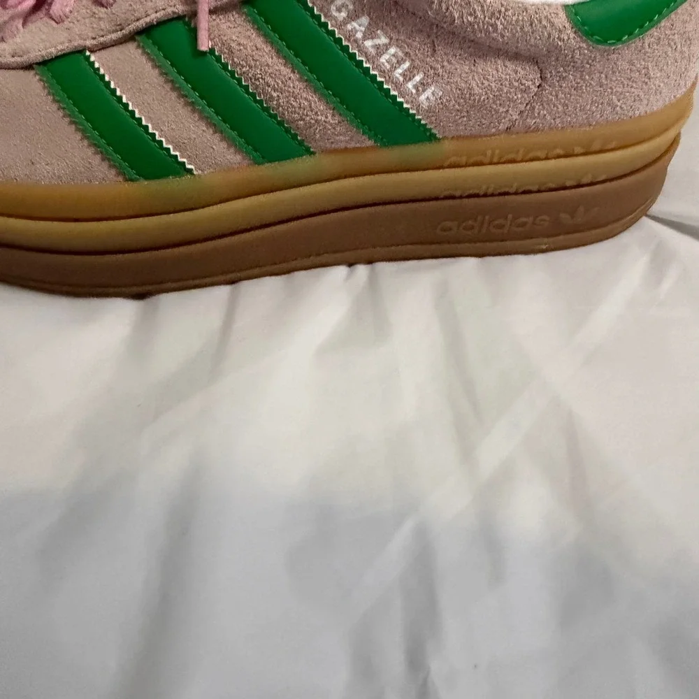 Adidas Womens Gazelle Bold Platform Sneaker 8 Pink Green Gum Suede IE0420 Retro